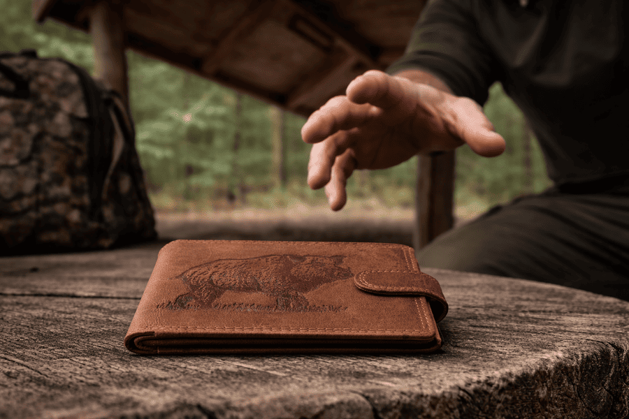 zapínacia peňaženka s motívom Diviak mk